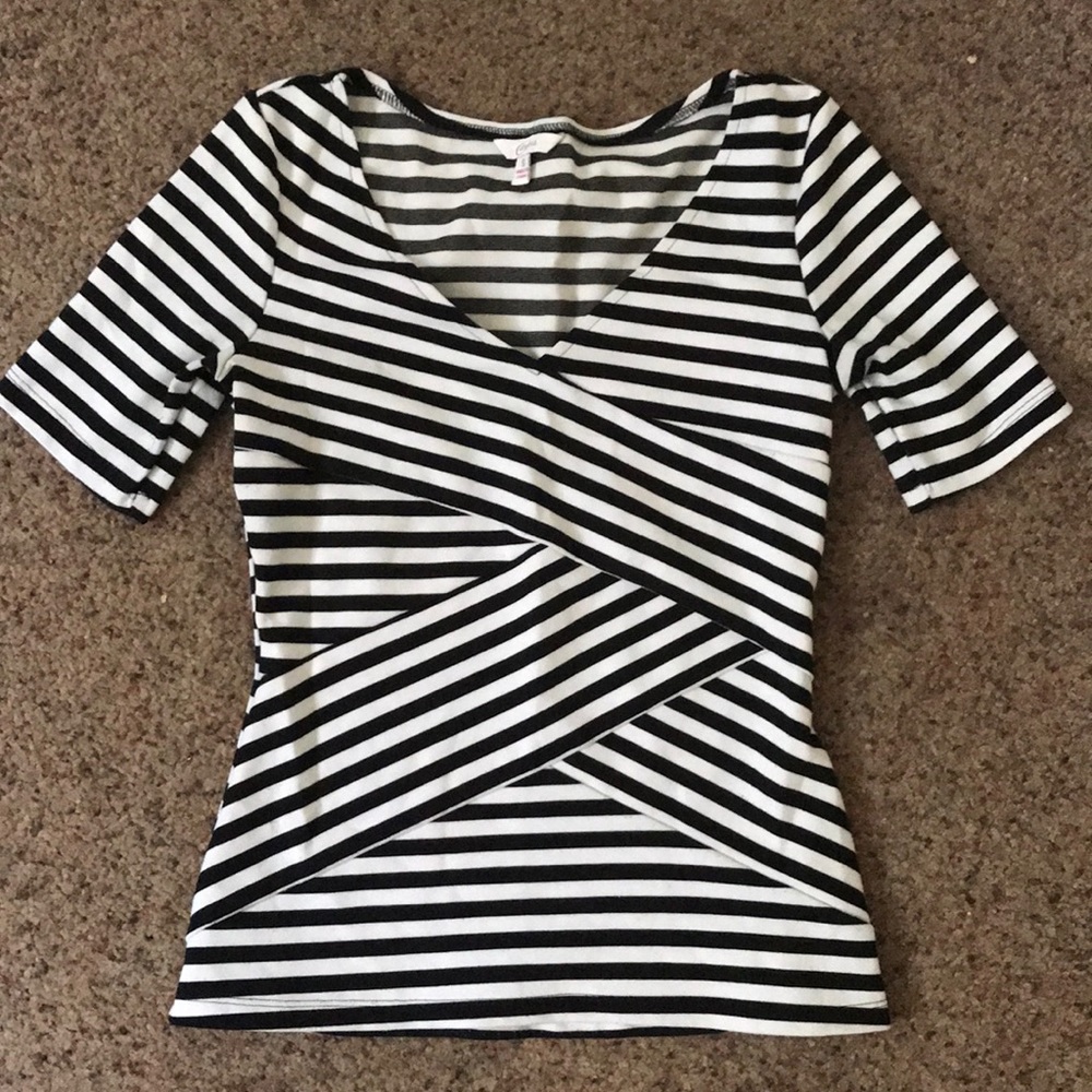Like-new black and white criss-cross shirt